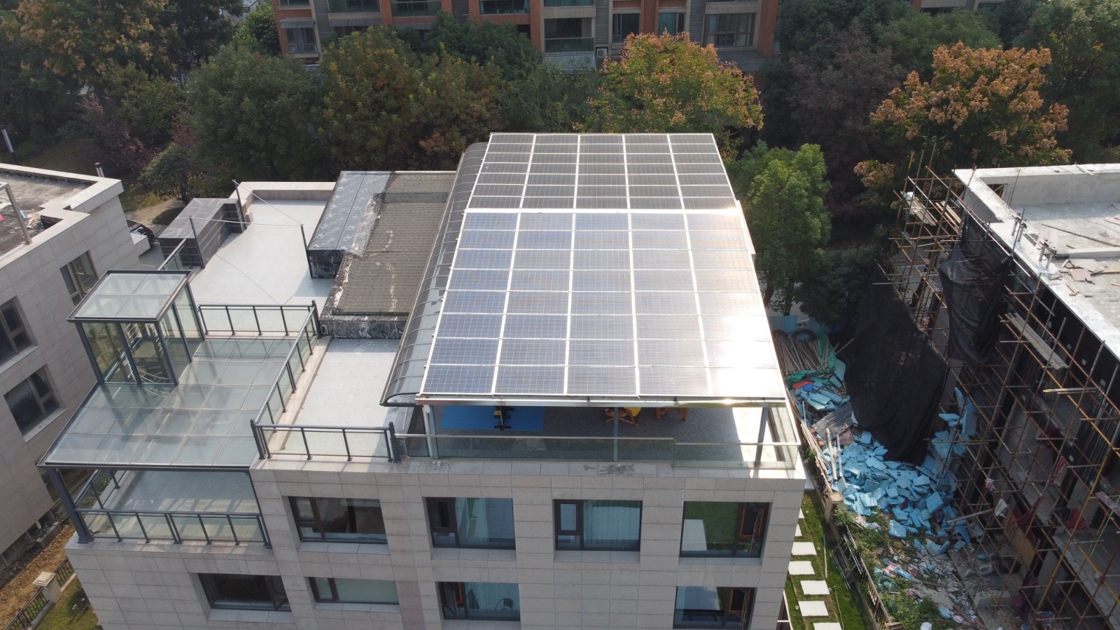 别墅屋顶为什么出格适合装置光伏发电系统？